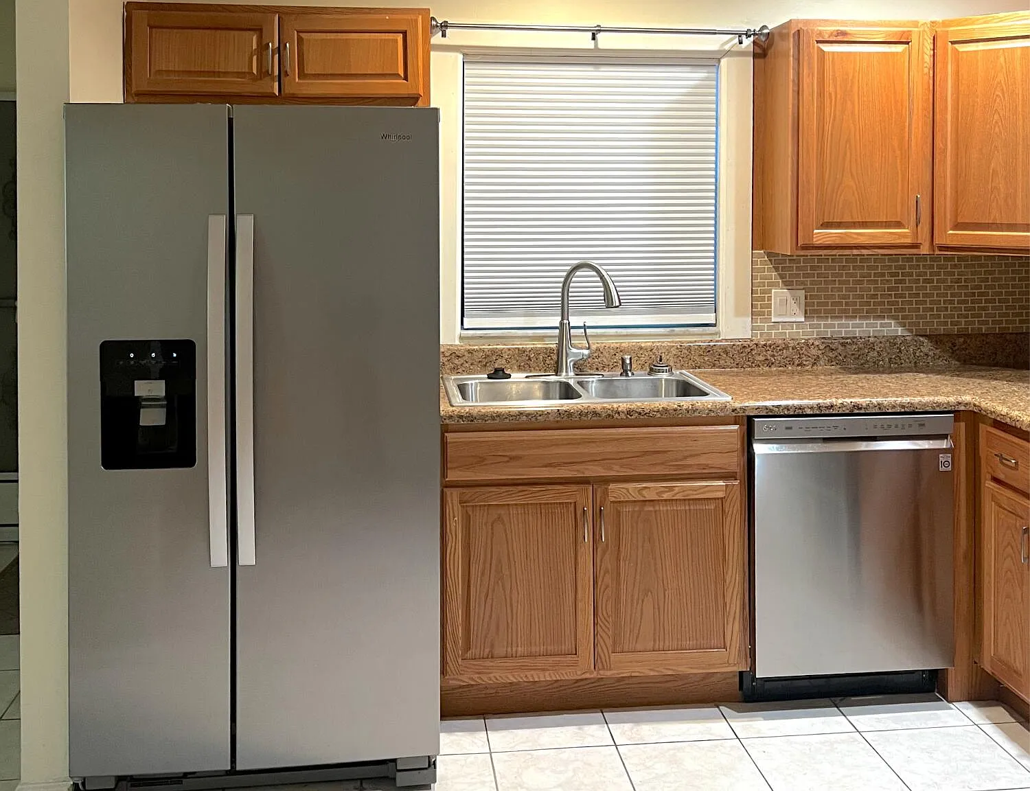 3 bed, 2.0 bath, 1195 sqft, $2,400 — Photo 4