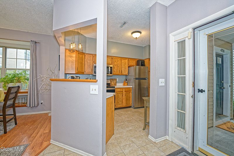 2nd image of 4704 S Foxwood Drive