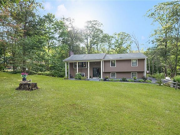 2nd image of 207 Steere Farm Rd