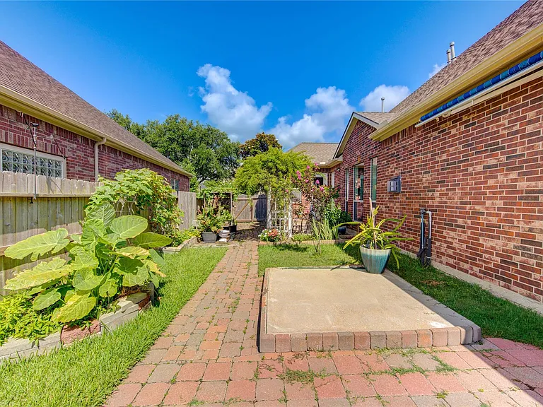 11422 Carson Field Ln — Photo 38