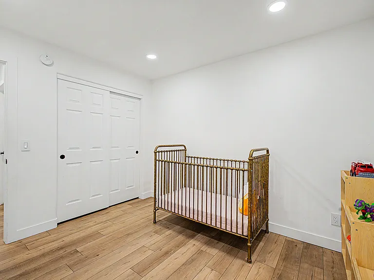 1053 E Bart St — Photo 44