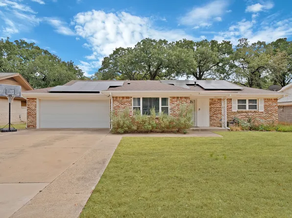 905 Oakwood Dr, Euless, TX 76040