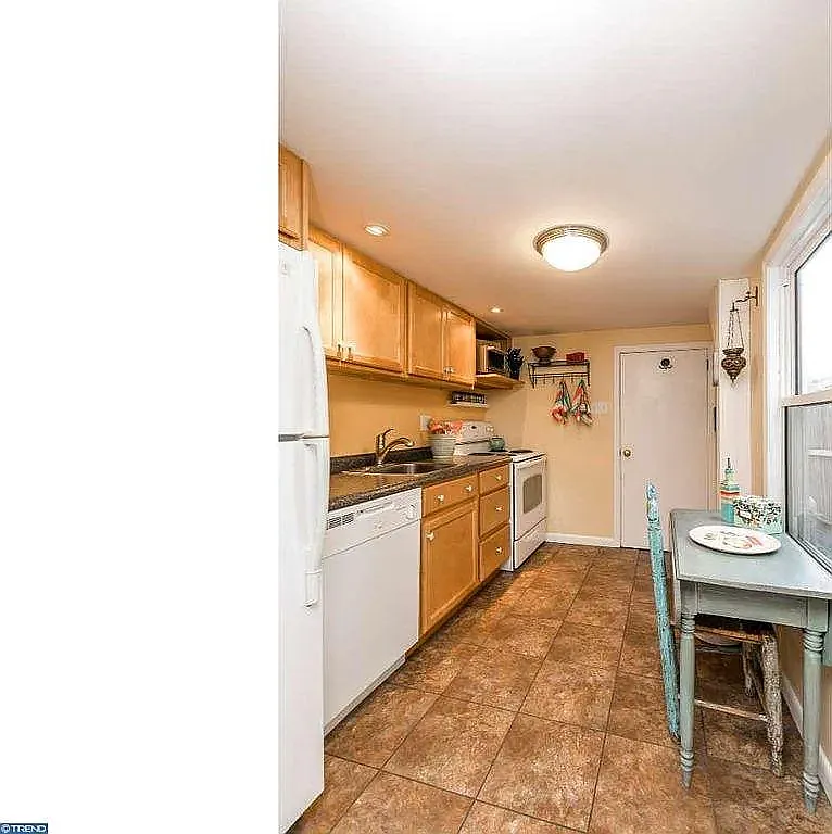 2 bed, 1200 sqft, $2,200 — Photo 3