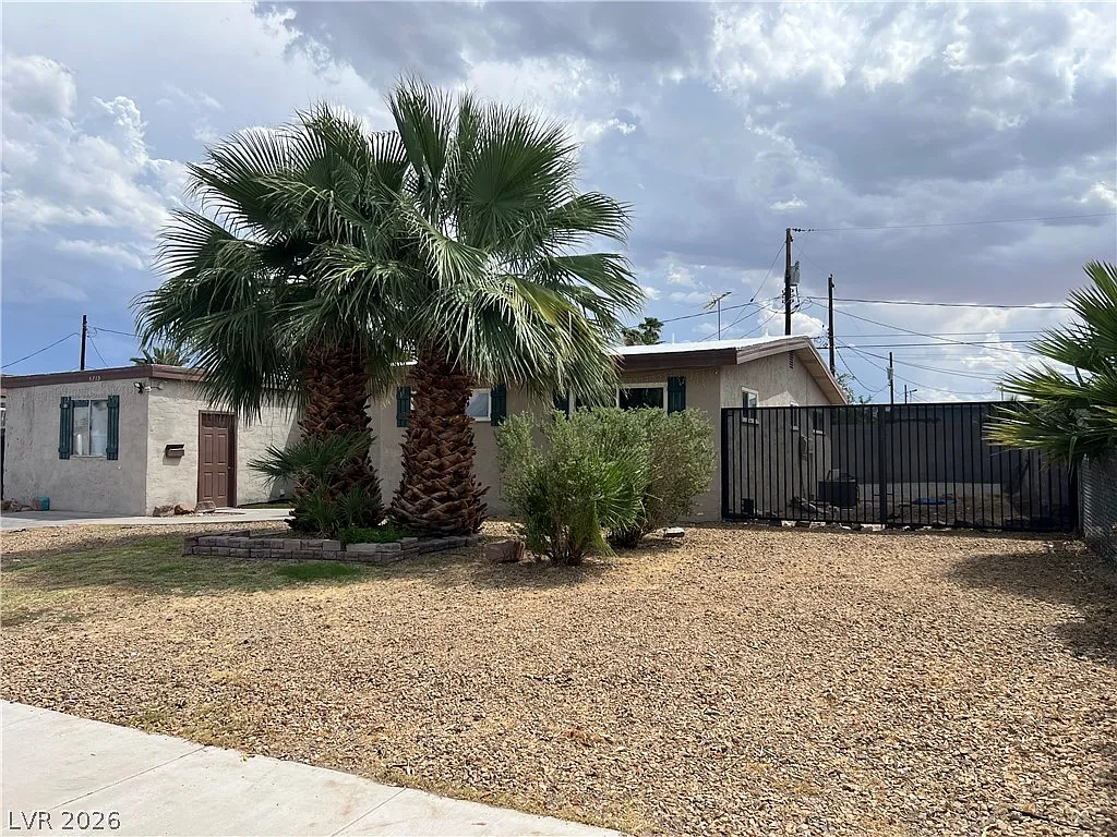3 bed, 2.0 bath, 1208 sqft, $1,750 — Photo 2