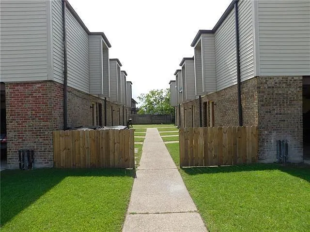 2 bed, 1.0 bath, 950 sqft, $1,250 — Photo 2