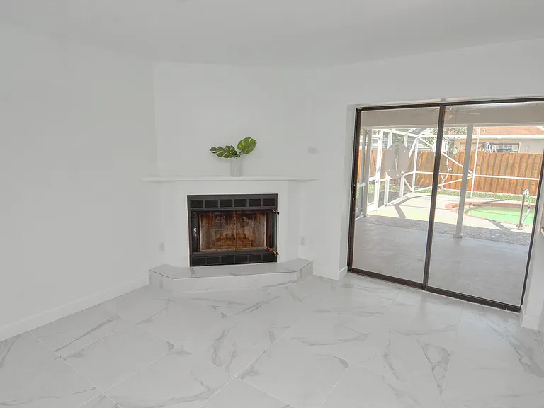 943 SE Browning Ave — Photo 9