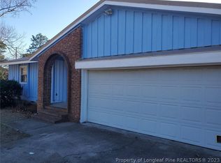 5845 Hunting Ridge Rd, Hope Mills, NC 28348