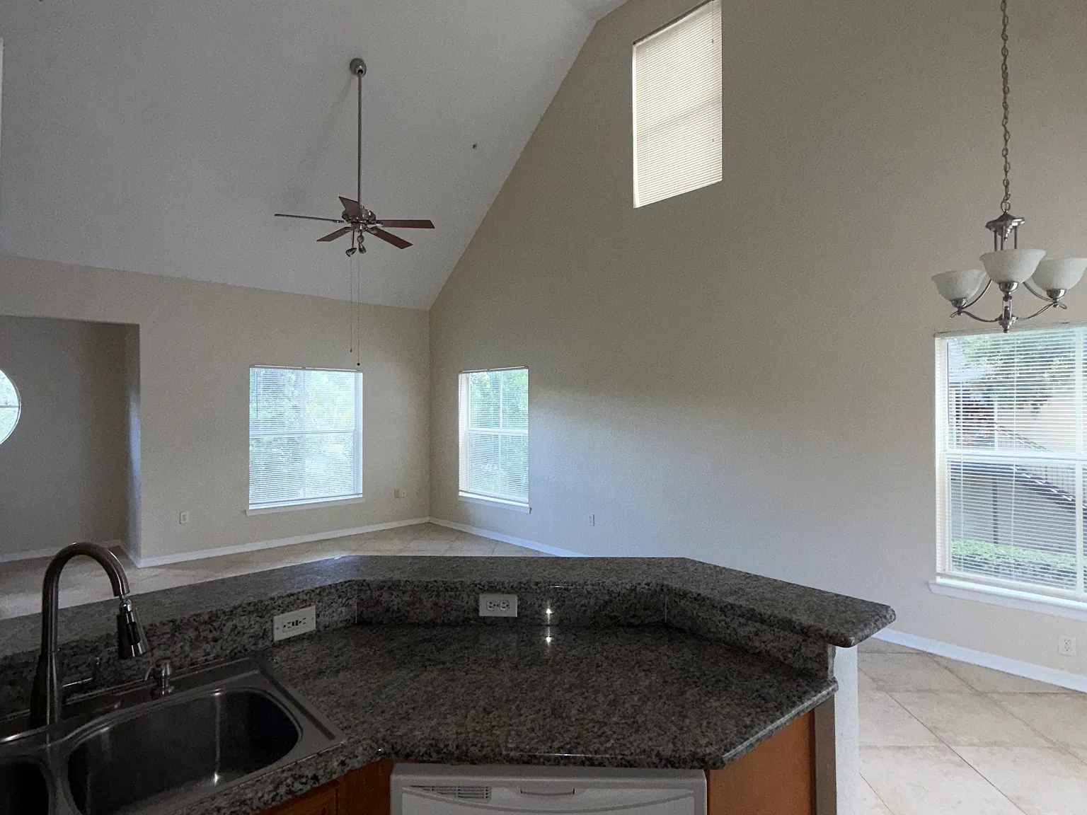 2 bed, 1344 sqft, $1,725 — Photo 4
