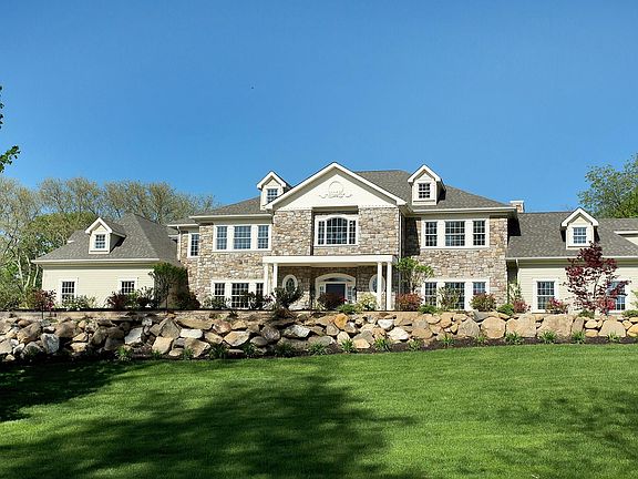 4th image of 3 Penny Pond Ct