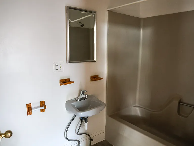 11 Wurts St #17 — Photo 11