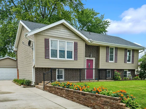 516 12th Ave NW, Altoona, IA 50009
