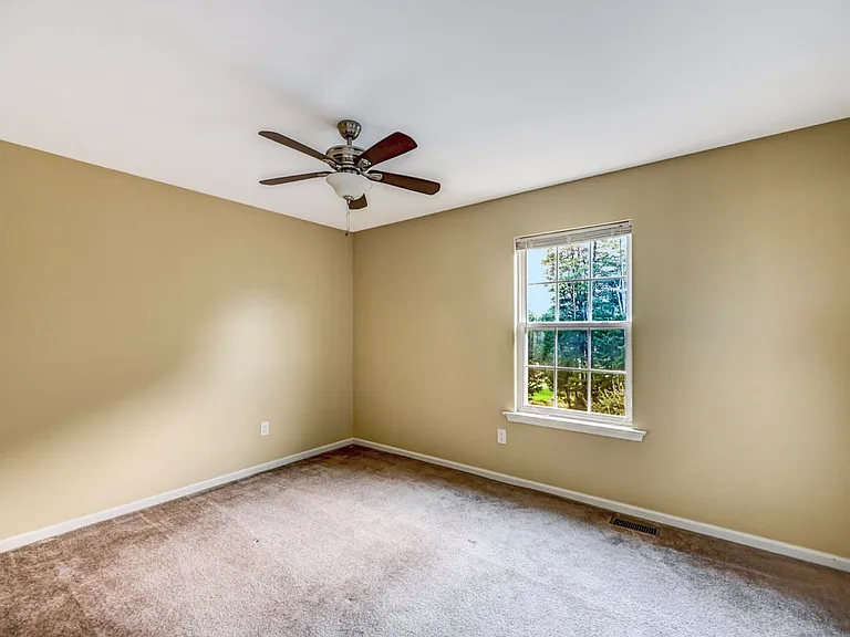 115 Daffodil Dr — Photo 33