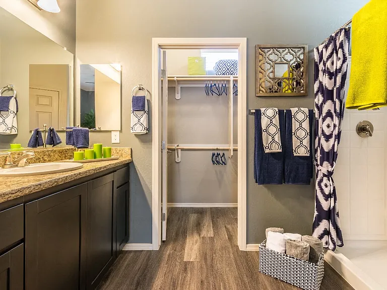 Bathroom (2 Bedroom)