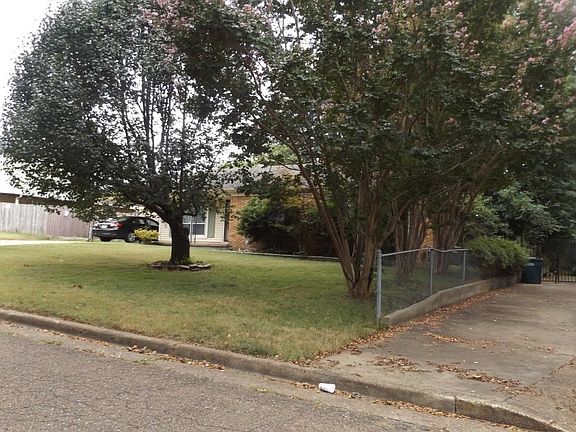 2nd image of 2059 Custer Dr