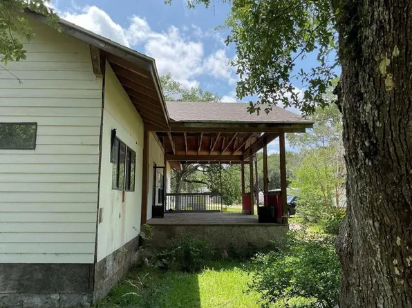 108 Bounty St, Blessing, TX 77419