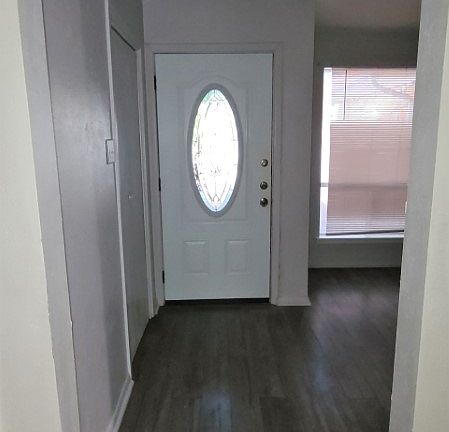 1301 Bonner 2 entryway (1)_07282023