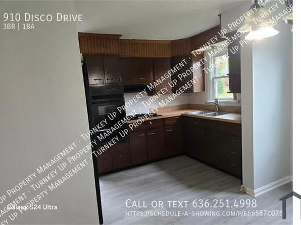 910 Disco Dr, Saint Louis, MO 63135