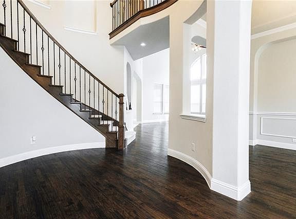 5th image of 13274 Allenwood Ave