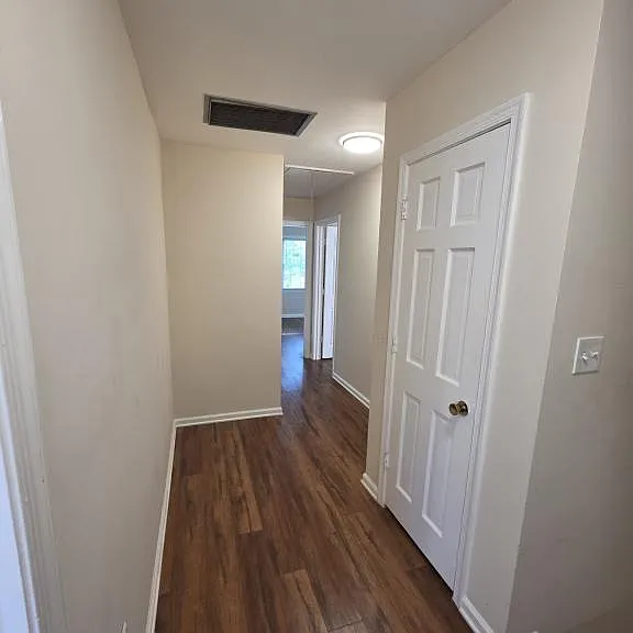 212 Stratford Dr — Photo 2