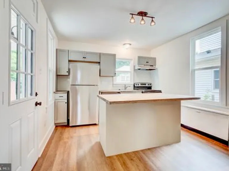 246 Park St — Photo 28