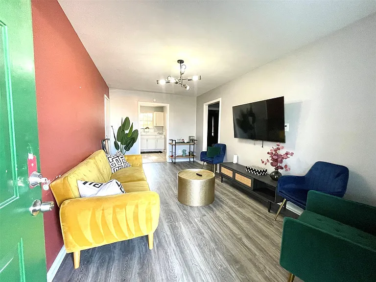 2411 Bastrop St #2 — Photo 2