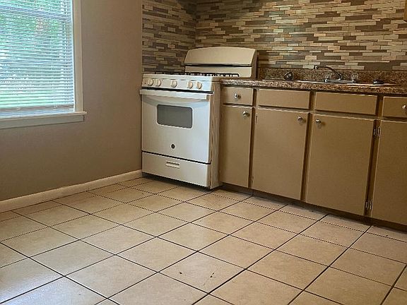 5th image of 1107 Pirtle St