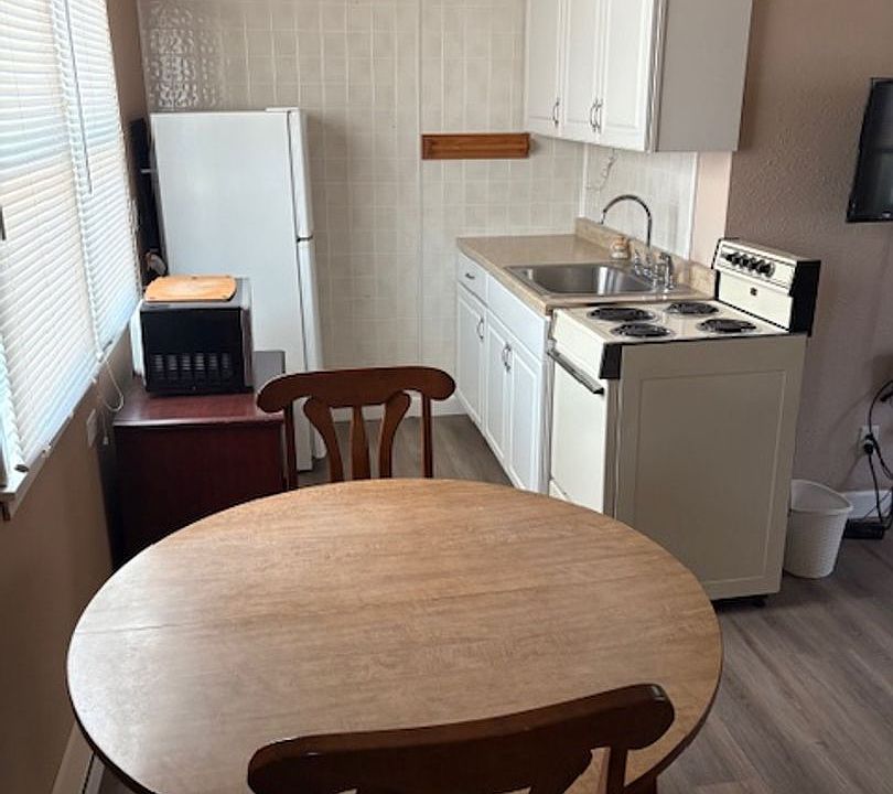 2nd image of 2316 E Broadway Ave APT 2