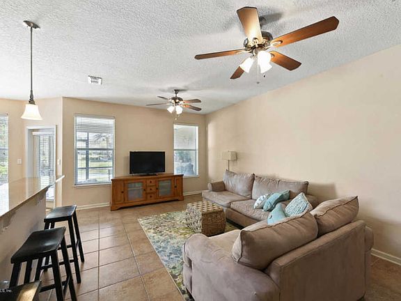 4th image of 457 Walnut Dr