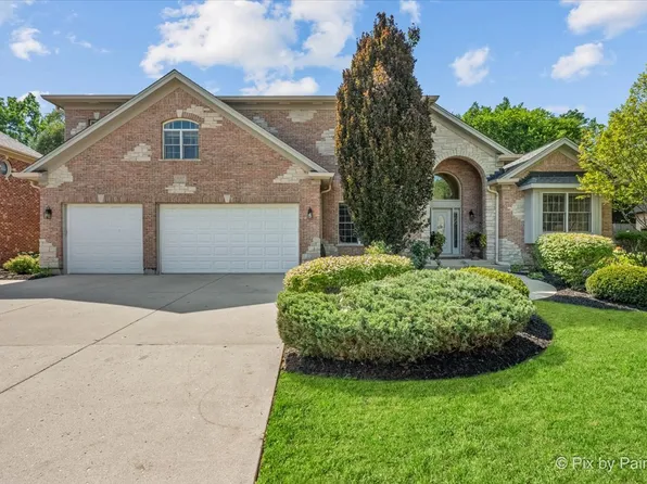 320 N Waynes Ct, Palatine, IL 60067