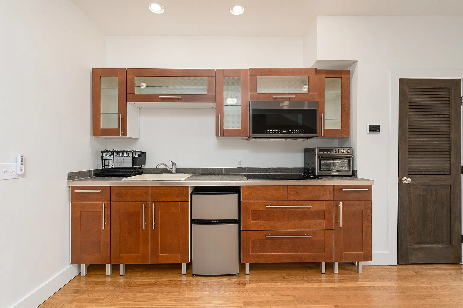 Studio, 580 sqft, $1,400 — Photo 2