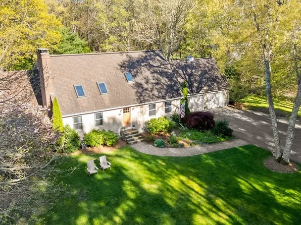 426 Pine Hill Rd, Westport, MA 02790