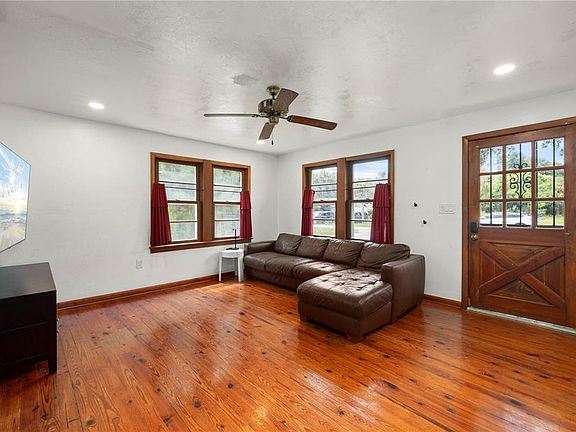 5th image of 809 BURLAND STREET