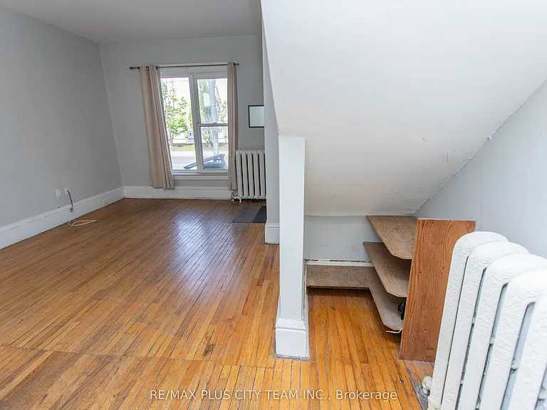 682 Bathurst St #2 — Photo 2