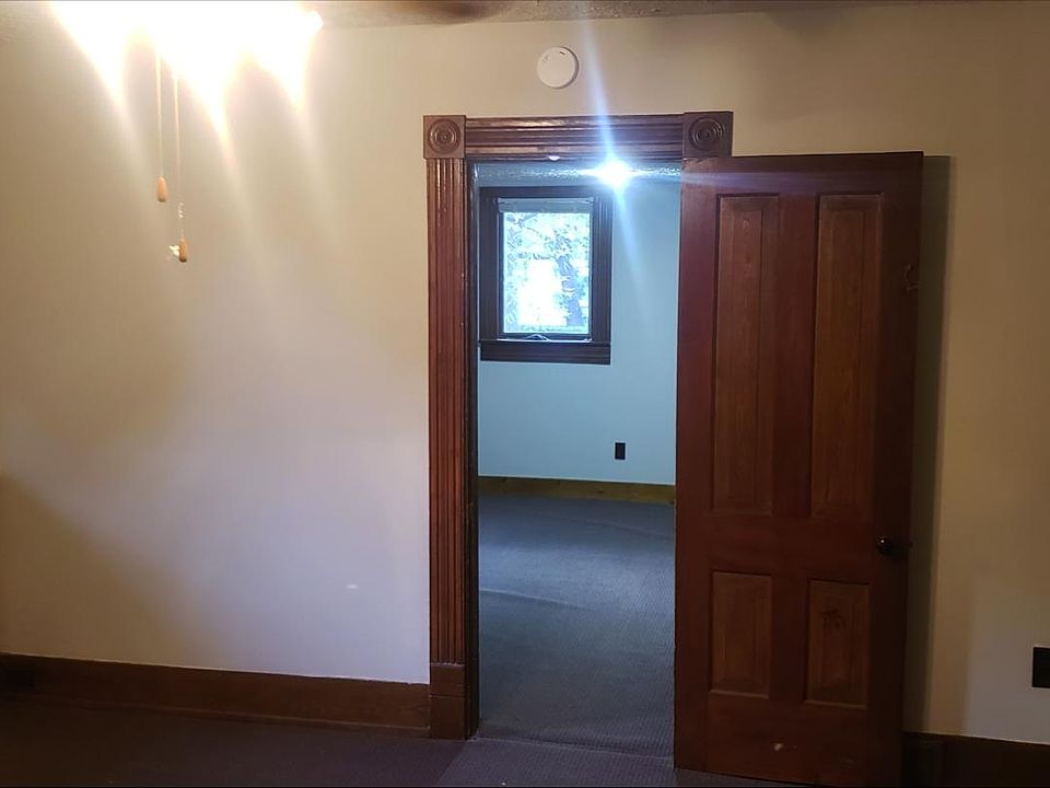 2nd image of 609 N Clinton Ave