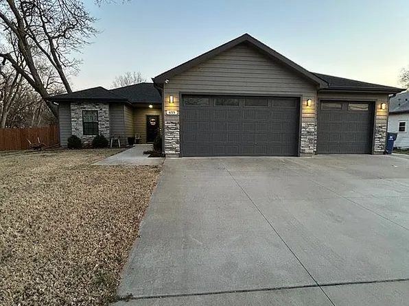 433 W 4th St, Solomon, KS 67480