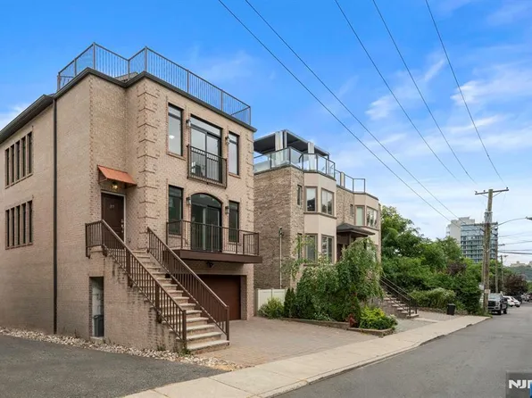 37 Winterburn Pl, Edgewater, NJ 07020