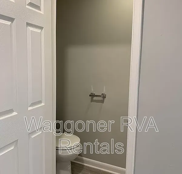 924 Kingsway Rd — Photo 12