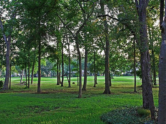 So Lush and Private AND You Can Drive Your Golf Cart  Right From Your Garage to the Golf Course !!