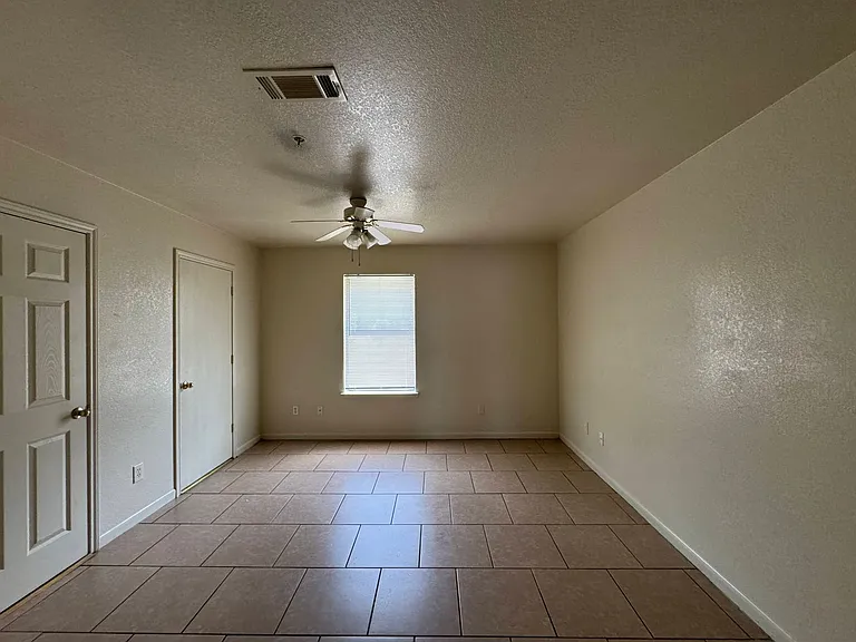 1106 Lansberry Ct — Photo 10