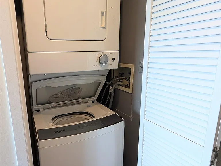 616 Harmon Cove Tower — Photo 16
