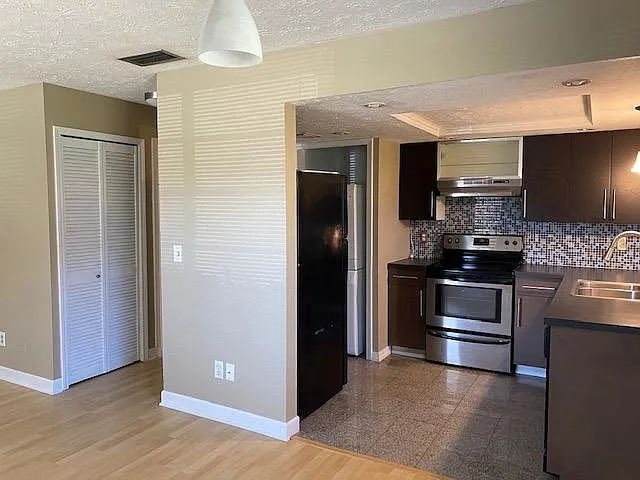 2118 Oak Chace Ct — Photo 4