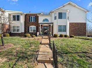 760 Woodside Trails Dr APT 203, Ballwin, MO 63021