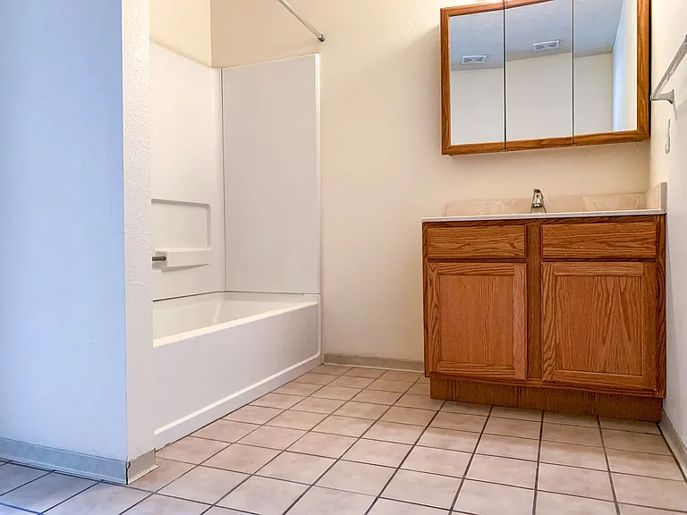 924 Valencia Dr SE — Photo 20