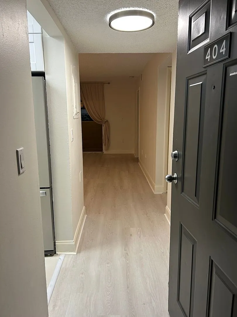 Charming 2BR Condo in Miami — Photo 2