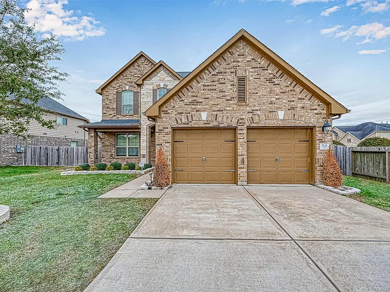 2111 Post Oak Ct — Photo 1
