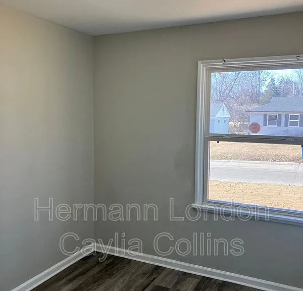 9840 Medford Dr — Photo 4