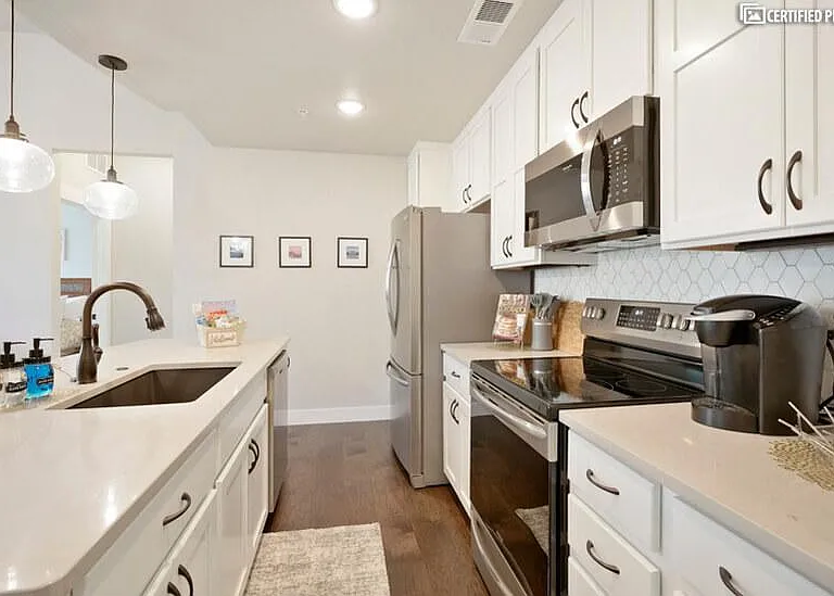 High-end Kitchen with stainless steel and quartz counters