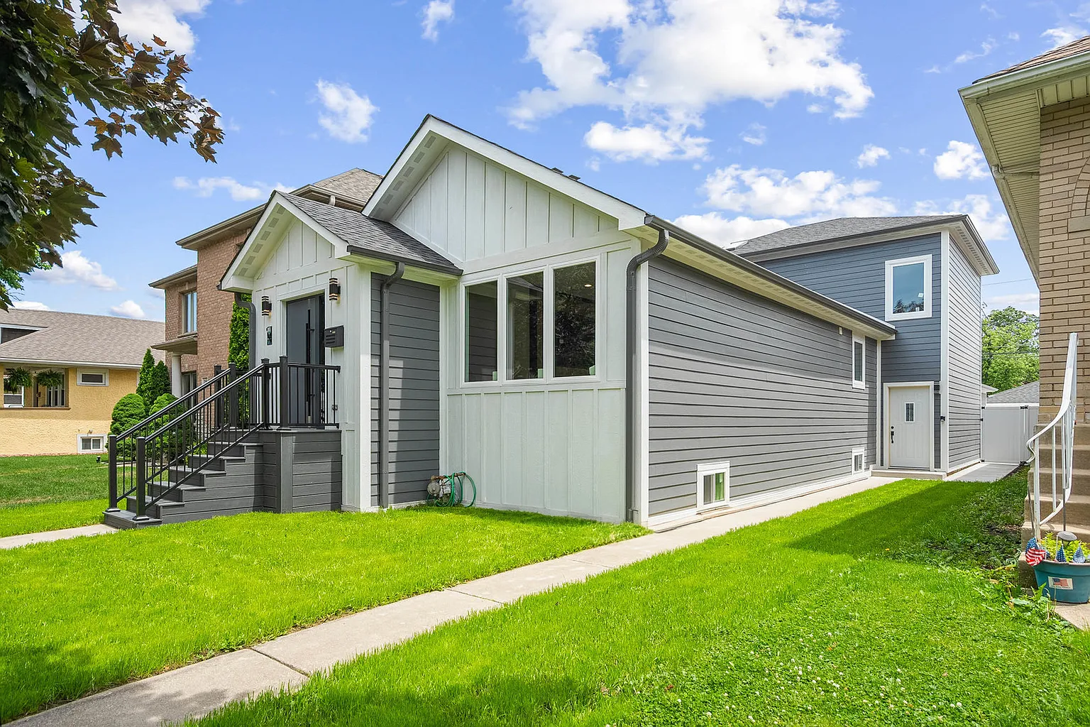 2563 Maple St photo 1