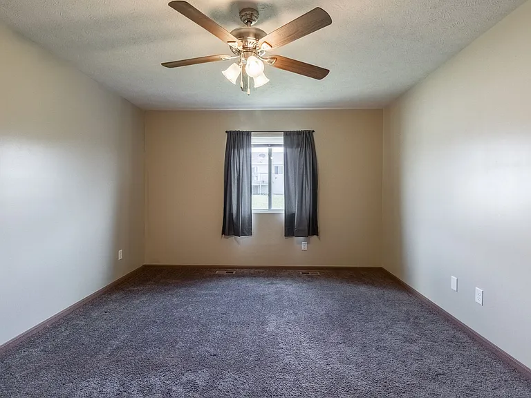 2849 W Rose St — Photo 12