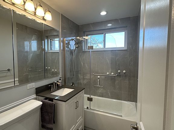 State of the art Bathroom top of the line fixtures